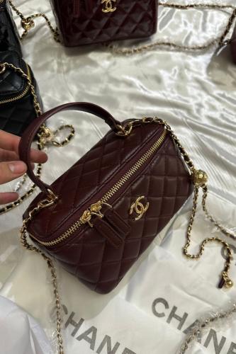 فانيتي شانيل - عنابي مطفي