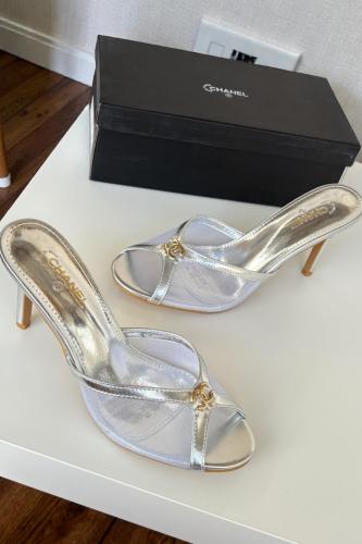 كعب شانيل - فضي