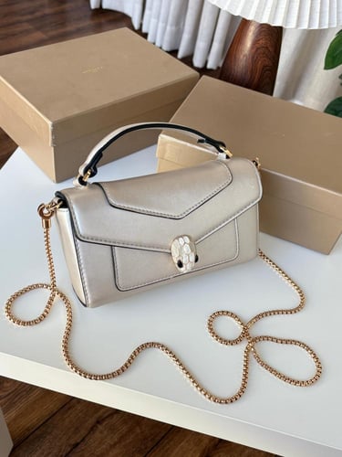 شنطة بولغاري - فضي مطفي