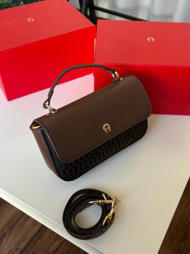 شنطة اقنر - بني