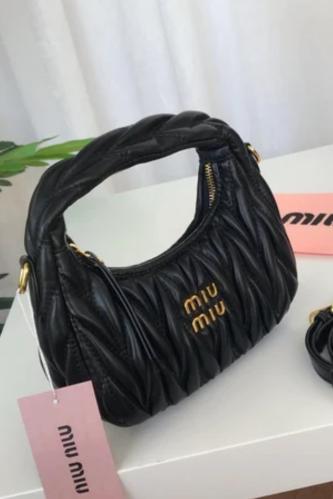 شنطة ميو ميو - اسود