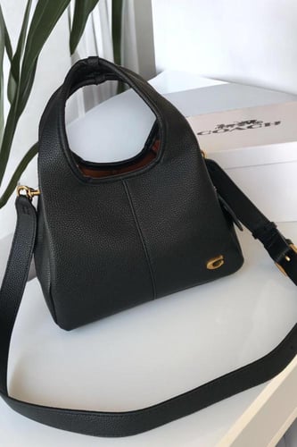 شنطة كوتش لانا - اسود لوقو ذهبي M