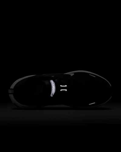 جزمة نايك Nike Vomero Plus نسائي