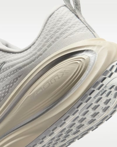 جزمة نايك Nike Vomero Plus رجالي