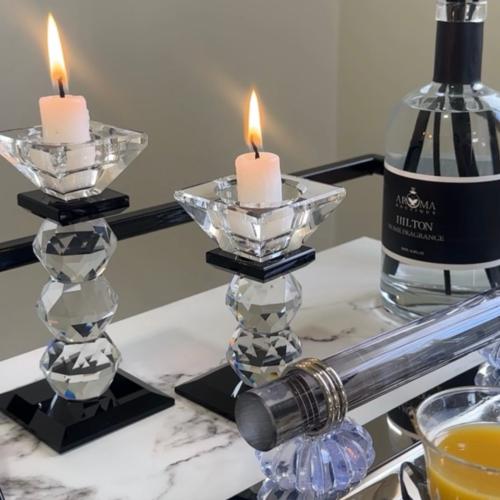 طقم شمعدان كريستال فاخر بقاعدة نحتية سوداء (قطعتين...