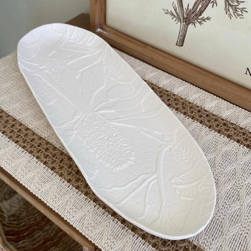 صحن تقديم سيراميك طويل أبيض بنقشة نباتية بارزة (46...