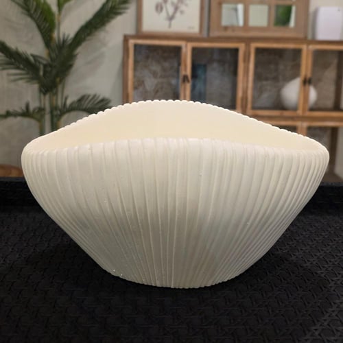 فازة ديكورية نحتية بلونين (أسود مطفأ وأبيض خام)