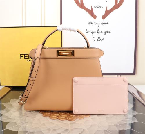 Fendi- 33cm Peekaboo