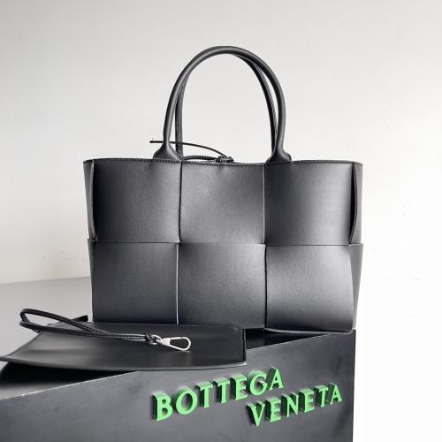 Bottega Small Arco Tote Bag