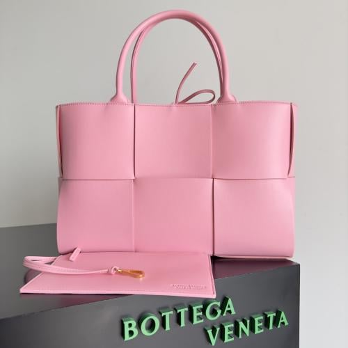 Bottega Medium Arco Tote Bag