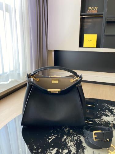 Fendi-33cm Peekaboo