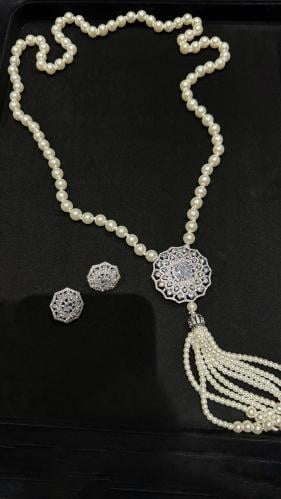 Long pearl set