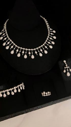 Aura set
