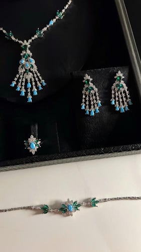 Turquoise stone set