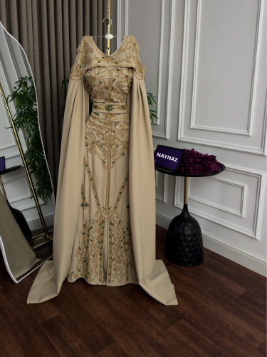 جلابية سهرة بقصة ملكية تطريز يدوي