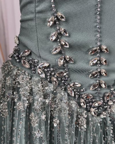 فستان سهرة مطرز خرز