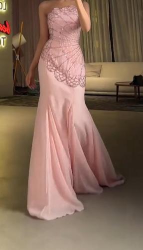 فستان سهرة ناعم جذاب