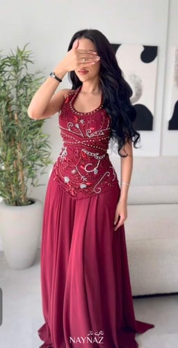 فستان سهرة أنيق بتطريز فخم