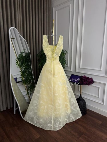 فستان دانتيل كلفة مطرز