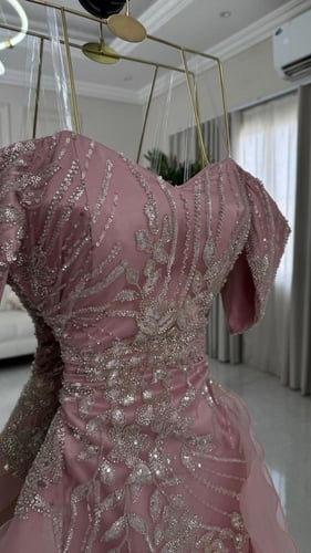 فستان سهرة مطرز الوان