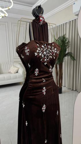 فستان مخمل مطرز يدوي