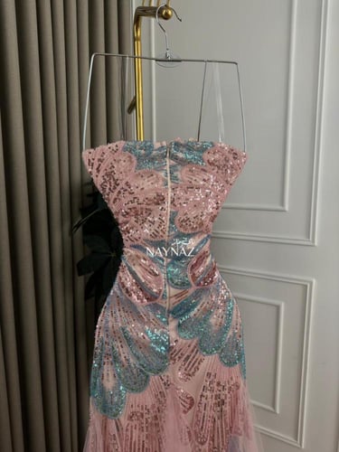 فستان سهرة تفته كلفة مع تل