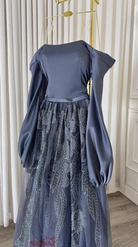 فستان سهرة تفته حرير وتل مطرز بالفصوص الفخمة