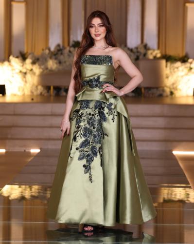 فستان سهرة بتصميم ملكي