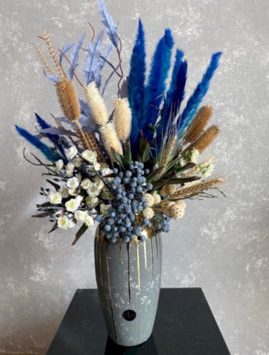 فازة ورد صناعي فخمة بملمس طبيعي