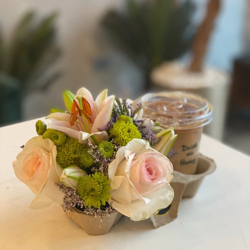 قهوة وورد - لاريس