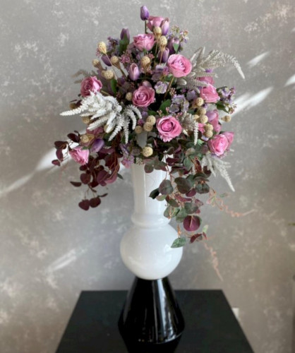 فازة ورد صناعي فخمة بملمس طبيعي