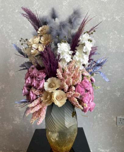 فازة ورد صناعي فخمة بملمس طبيعي