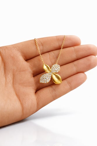 طقم ذهب عيار ١٨ أناقة الوردات