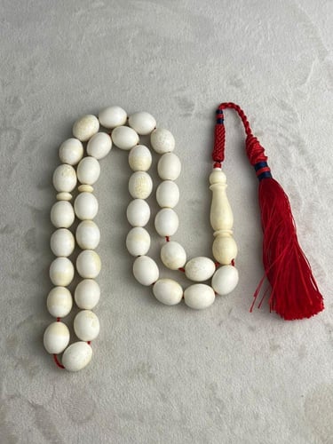 عاج الفقمه الوزن ٩٢ عدد الخرز ٣٣ القياس ١٢.٤٠ في ١...