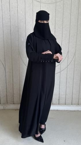عباية سعودية فاخرة بتصميم مميز