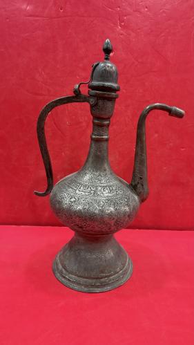 ابريق نحاس منقوش