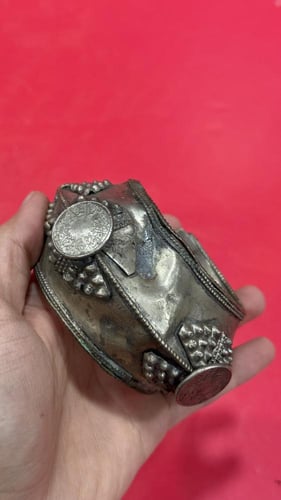 معضد حجم كبير ومطعم بعملات الملك عبدالعزيز