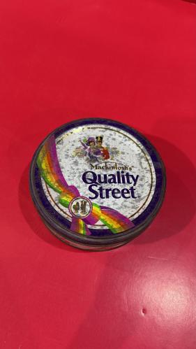 علبه بسكويت قديمه