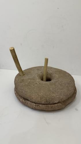 رحا حجر قديمه