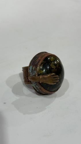 خاتم قديم بصياغه جميله الفص حجم كبير