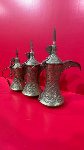 طقم دلال على القصه العمانيه او الاماراتيه