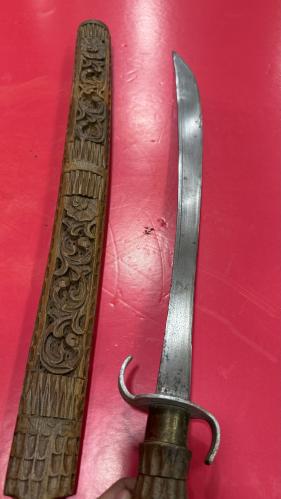 سيف تراثي حاد