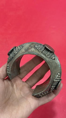 معضد حجم كبير ومطعم بعملات الملك عبدالعزيز