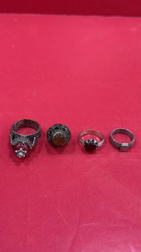 4 خواتم قديمه