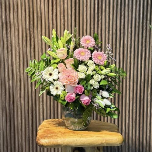 بيبي روز ابيض مع جوري اصفر