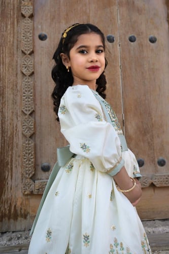 فستان أخضر شعبي