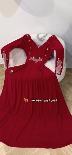 كلوش احمر وشك خفيف ع الصدر والاكمام