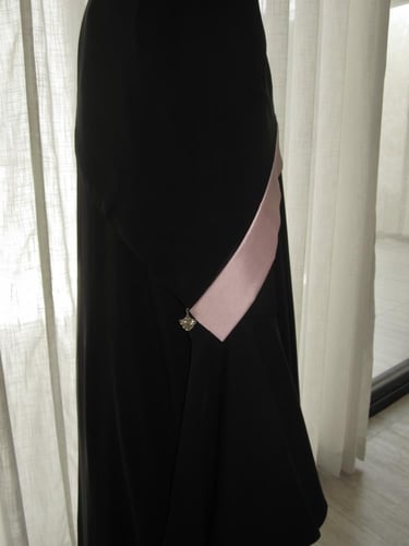 Onyx Pink abaya