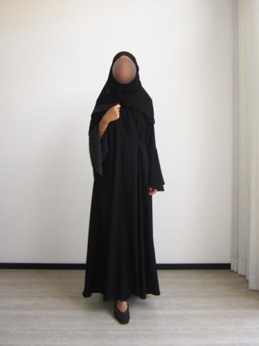 Onyx dots abaya