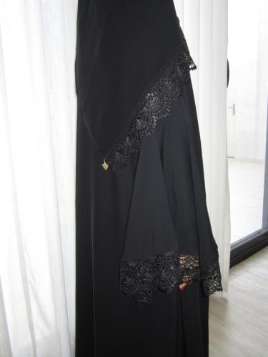 Onyx lace abaya